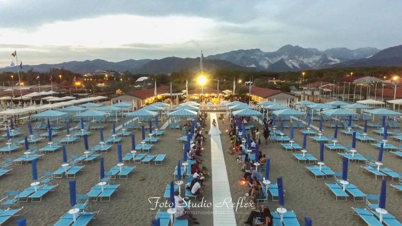 Brezza Marina Acomodação com café da manhã Marina Di Carrara Exterior foto